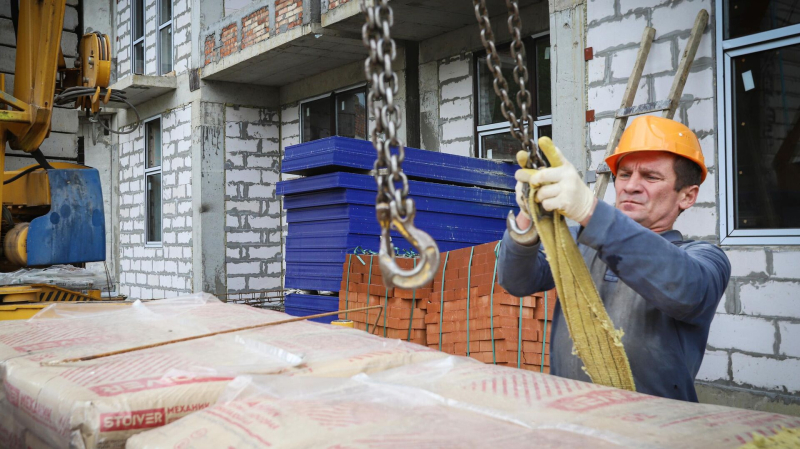 Эксперт: поправки о выплатах сверхурочных увеличат доход строителей