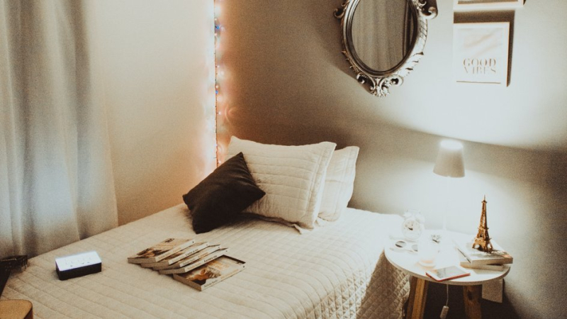 Что выбрать для маленькой квартиры: диван или кровать?