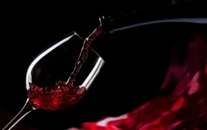 Красное вино: секреты наслаждения и полезные свойства